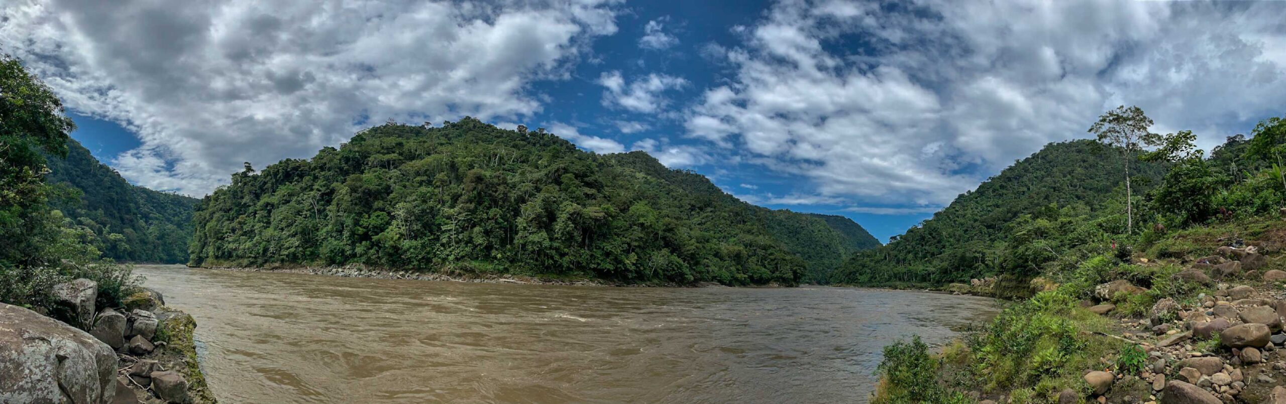 Viaje en canoa por el Río Namangoza, unión con el Río Coangos. Foto: Esteban Baus/ ComCienCia